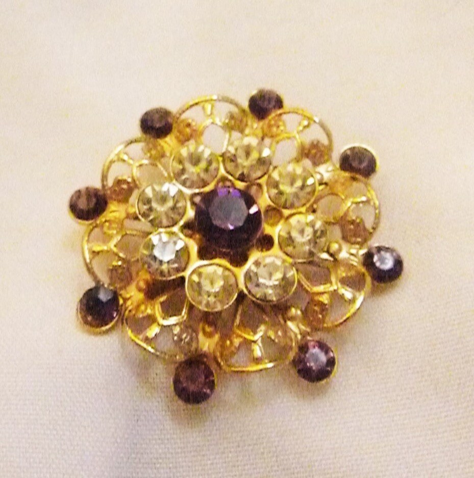 Vintage Amethyst Diamant Strass Filigran Pin Vintage Amethyst Diamant Strass Filigran Pin von TheVintageCurve