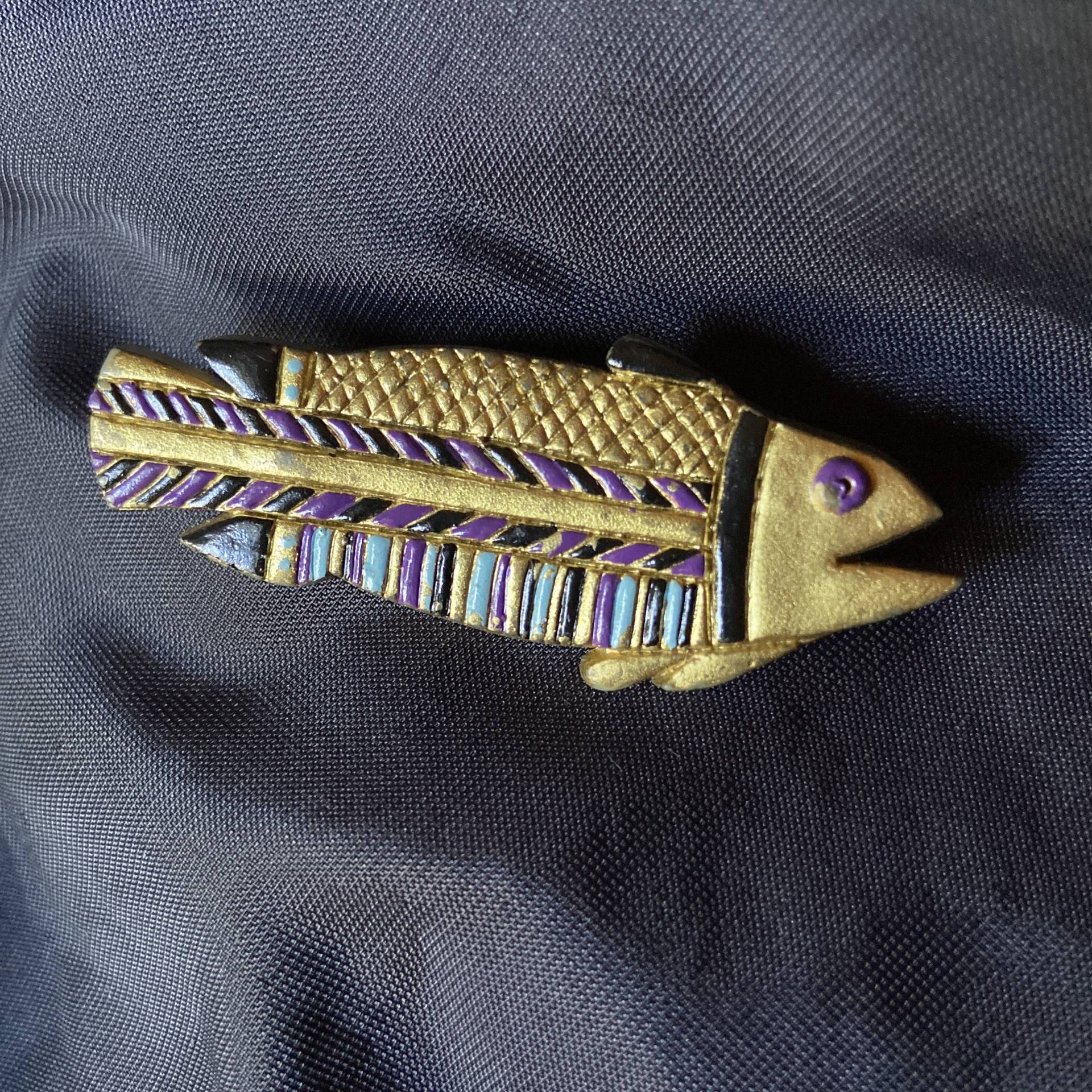 Vintage Handarbeit Fisch Pin Blau Lila Gold Vintage Handarbeit Fisch Pin Blau Lila Gold von TheVintageCurve