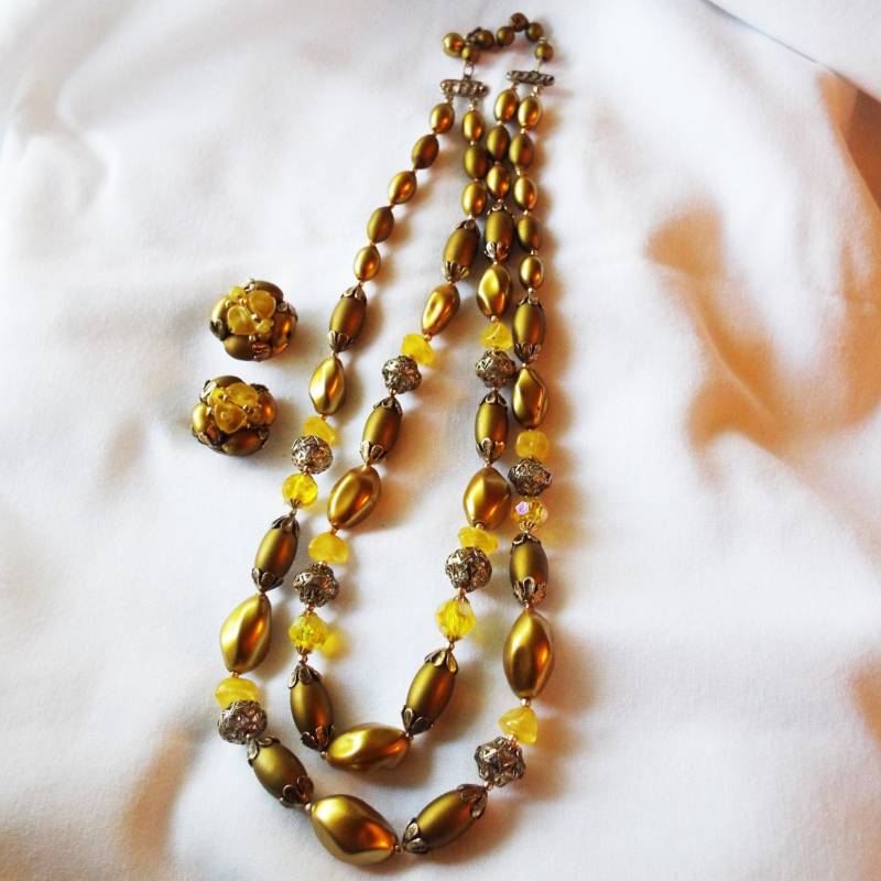 Vintage Perlenkette Und Ohrringe Set Hong Kong Gold Aurora Borealis Perlen von TheVintageCurve