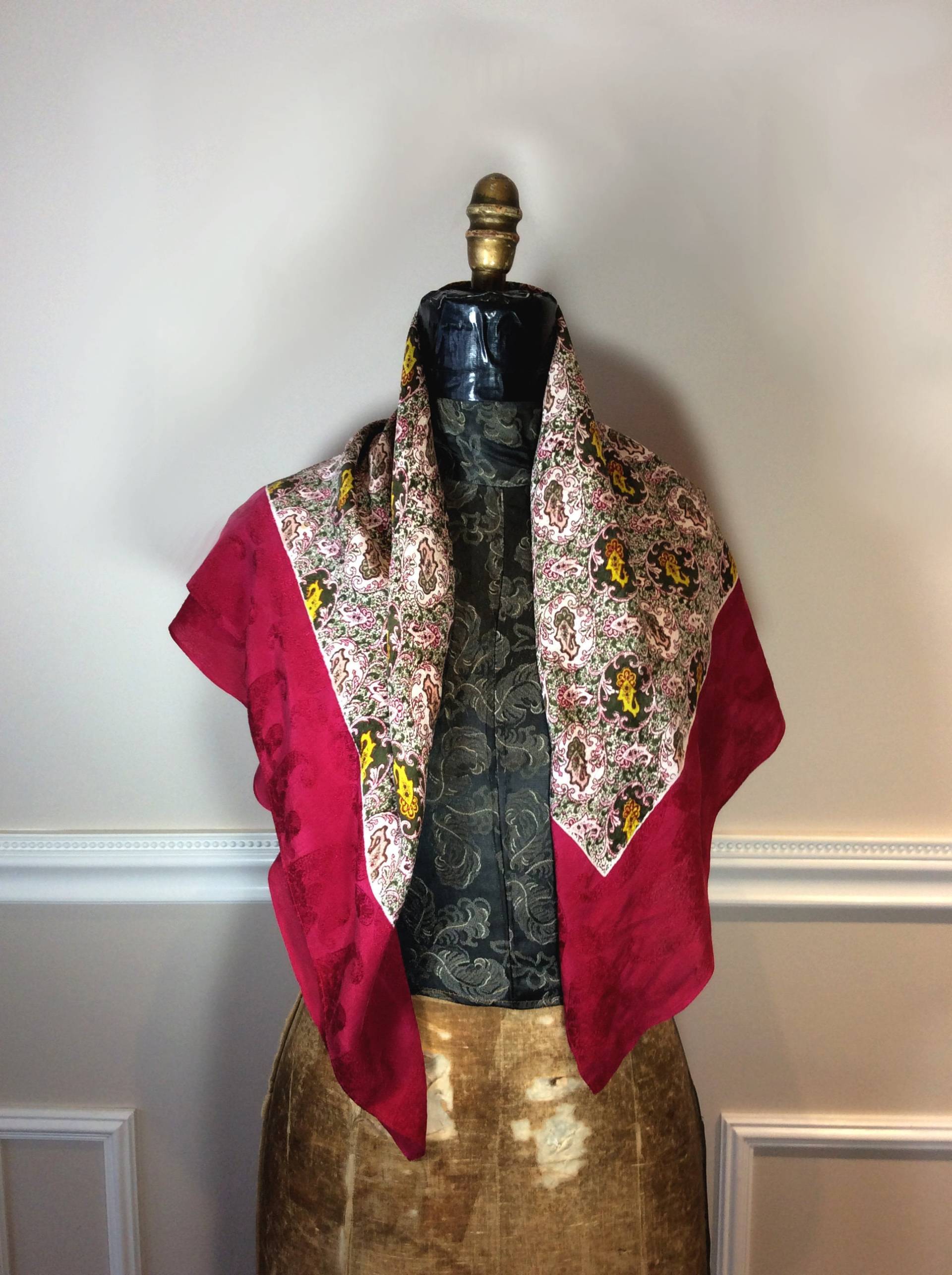 Vintage Seide Schal Große Shiraz Burgund Mit Moos Grün Abstrakte Motiv/Kopftuch Halstuch Muttertagsgeschenk von TheVintageDomain