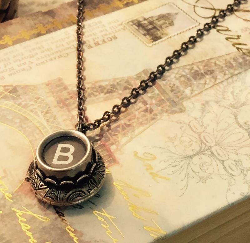 Schreibmaschine Schlüssel Medaillon Halskette Schreibmaschine Schlüssel Medaillon Halskette von TheVintageMermaidUS