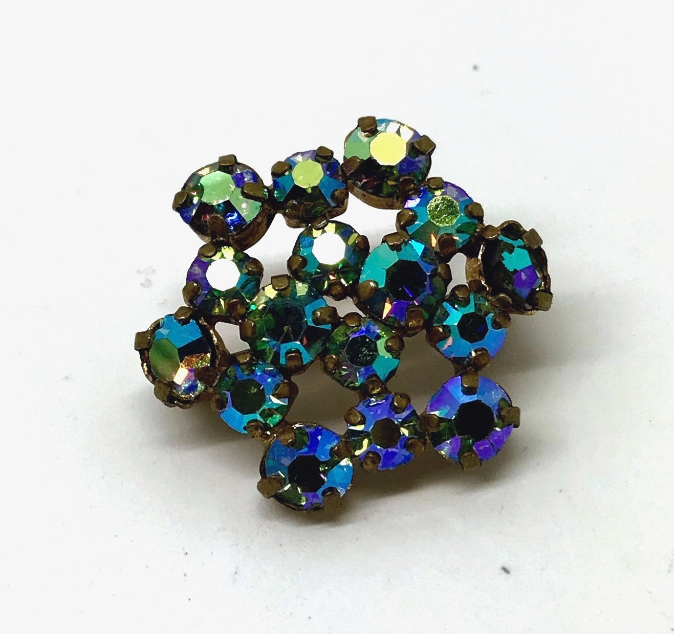 Preis Reduziert Vintage Prong-Set Aurora Borealis Rosette Brosche-Made in Germany Preis Reduziert Vintage Prong-Set Aurora Borealis Rosette Brosche-Made in Germany von TheVintagePinShop
