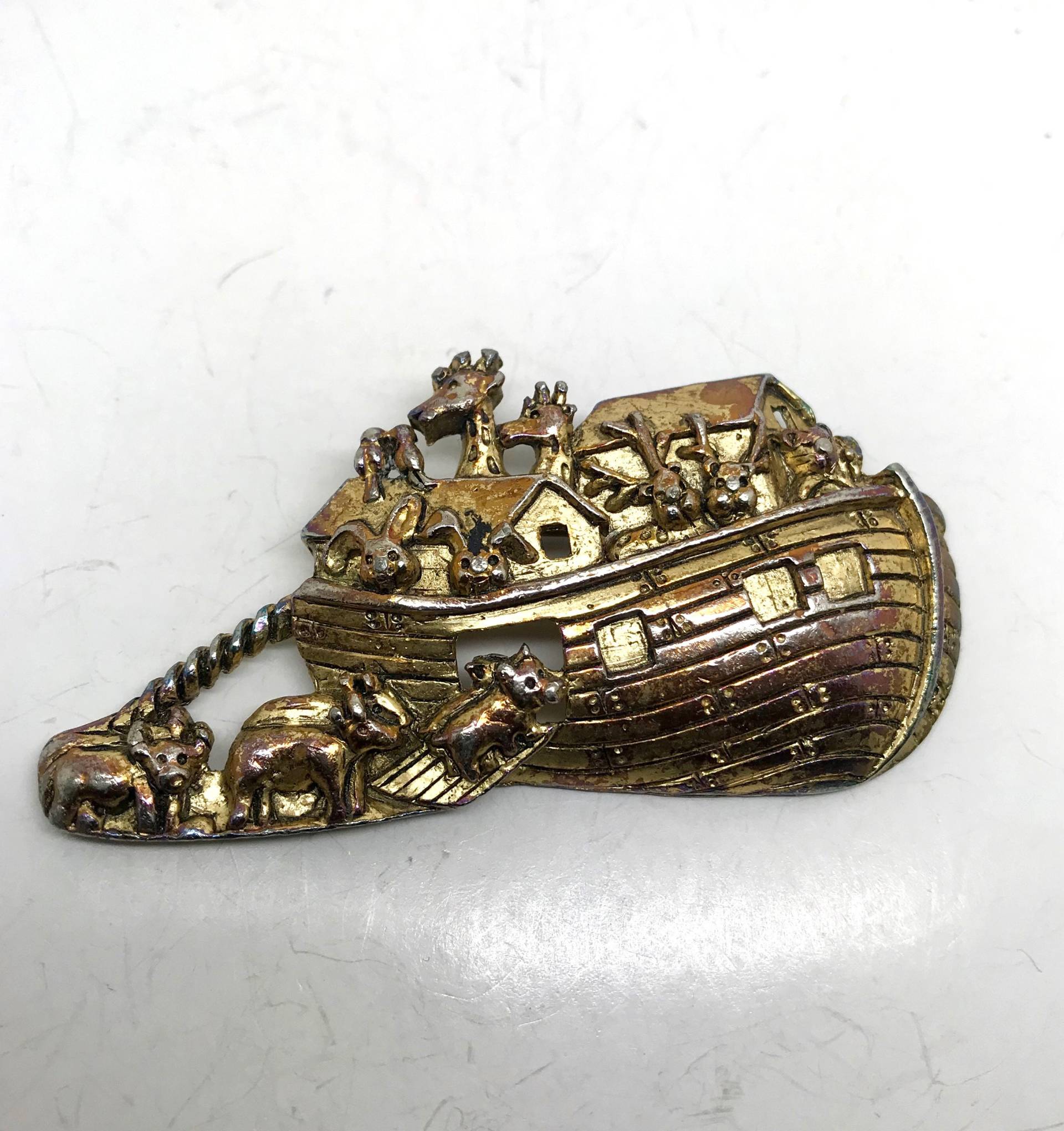 Vintage Brosche Aus Goldton, Nummeriert/Gemarkt 995Bg | Es Könnte Eine 1 Vor Der Ersten 9 Sein Vintage Brosche Aus Goldton, Nummeriert/Gemarkt 995Bg | Es Könnte Eine 1 Vor Der Ersten 9 Sein von TheVintagePinShop