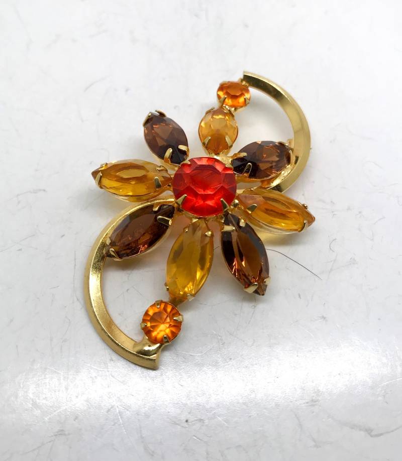 Vintage Delizza Elster | ? Prong-Set Gelb-Orange-Rot Navette Strass Blumen Brosche von TheVintagePinShop