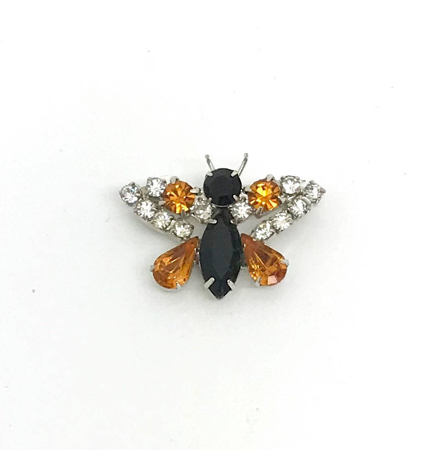 Vintage Figural Prong-Set Bernstein Und Klare Strass Schmetterlingsbrosche Vintage Figural Prong-Set Bernstein Und Klare Strass Schmetterlingsbrosche von TheVintagePinShop