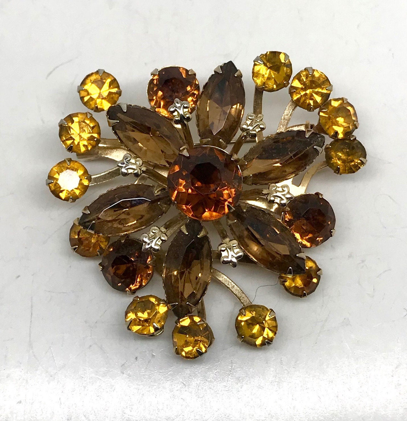 Vintage Prong-Set Bernstein Topas Navette Strass Blume Brosche Vintage Prong-Set Bernstein Topas Navette Strass Blume Brosche von TheVintagePinShop