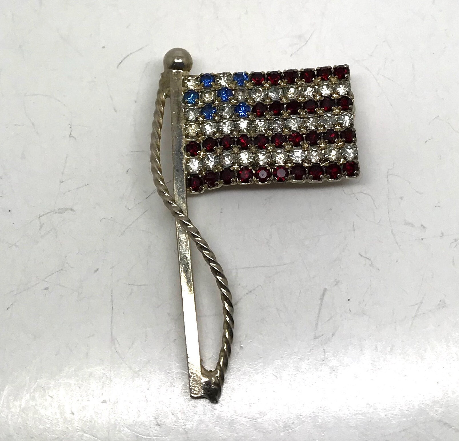 Vintage Prong-Set Usa Strass Flagge Brosche Vintage Prong-Set Usa Strass Flagge Brosche von TheVintagePinShop
