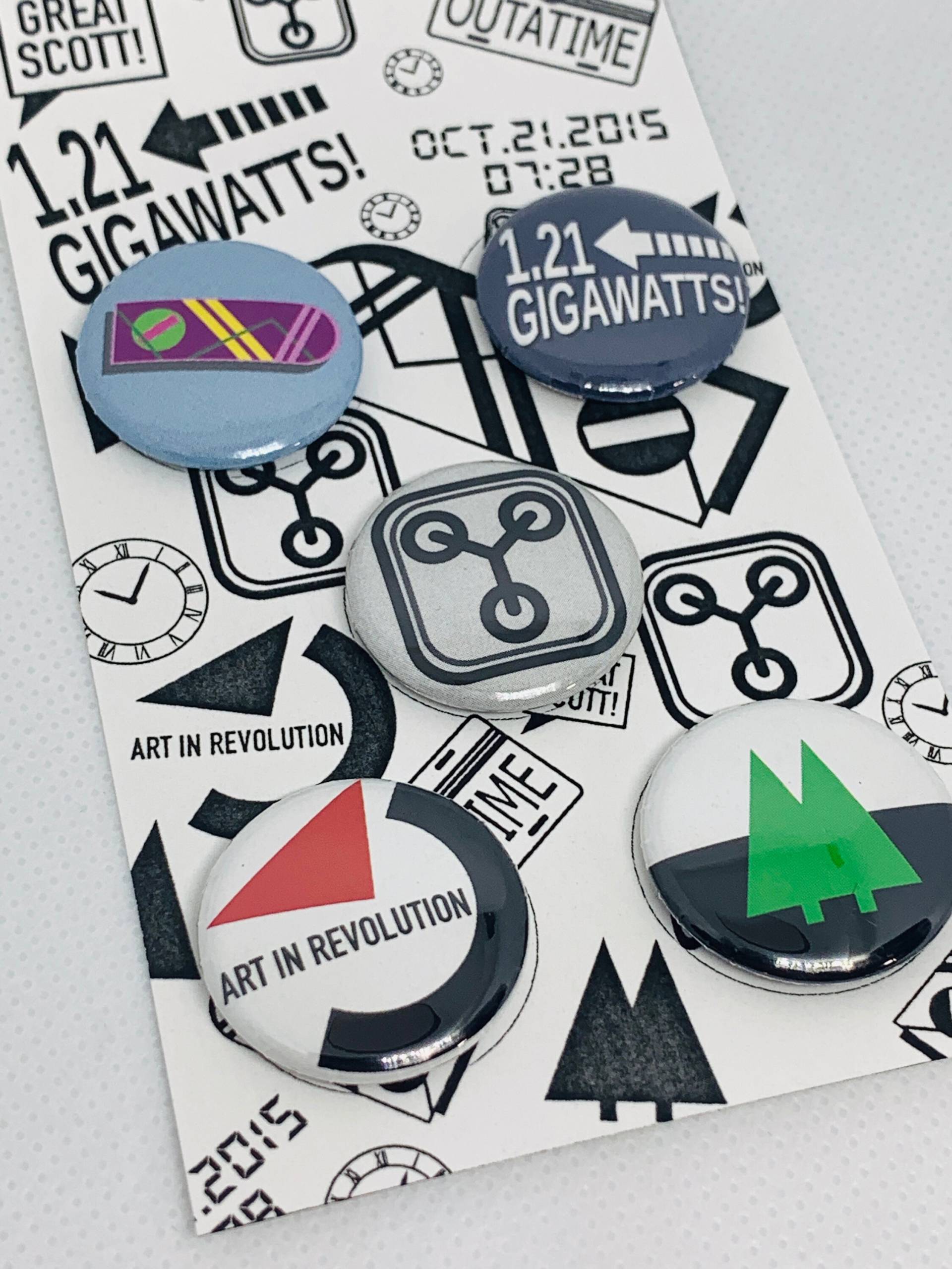 Zeit Reise Film Inspiriert 1" Pins/Buttons Oder Magnete Aus Dem Klassiker Von 1980 Zeitreisen, Gigawatt, Sci-Fi, Futuristisch, Hoverboard von TheVintageRobot