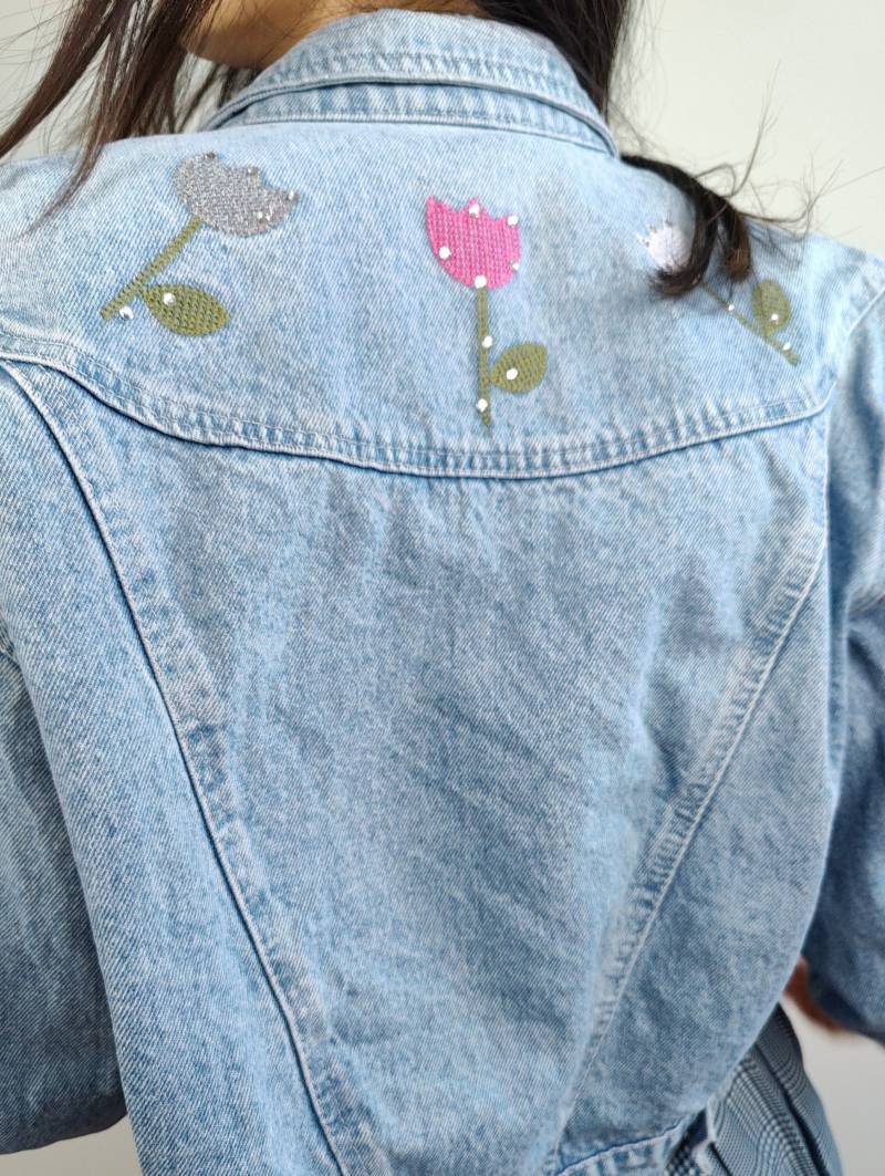 Die Bianca Maria Caselli Stickerei Jeansjacke | Vintage 80Er Jahre Seltene Tulpe Blume Floral Strasssteine Bestickt Hellblau Jeans Crop von TheVintageTakeaway