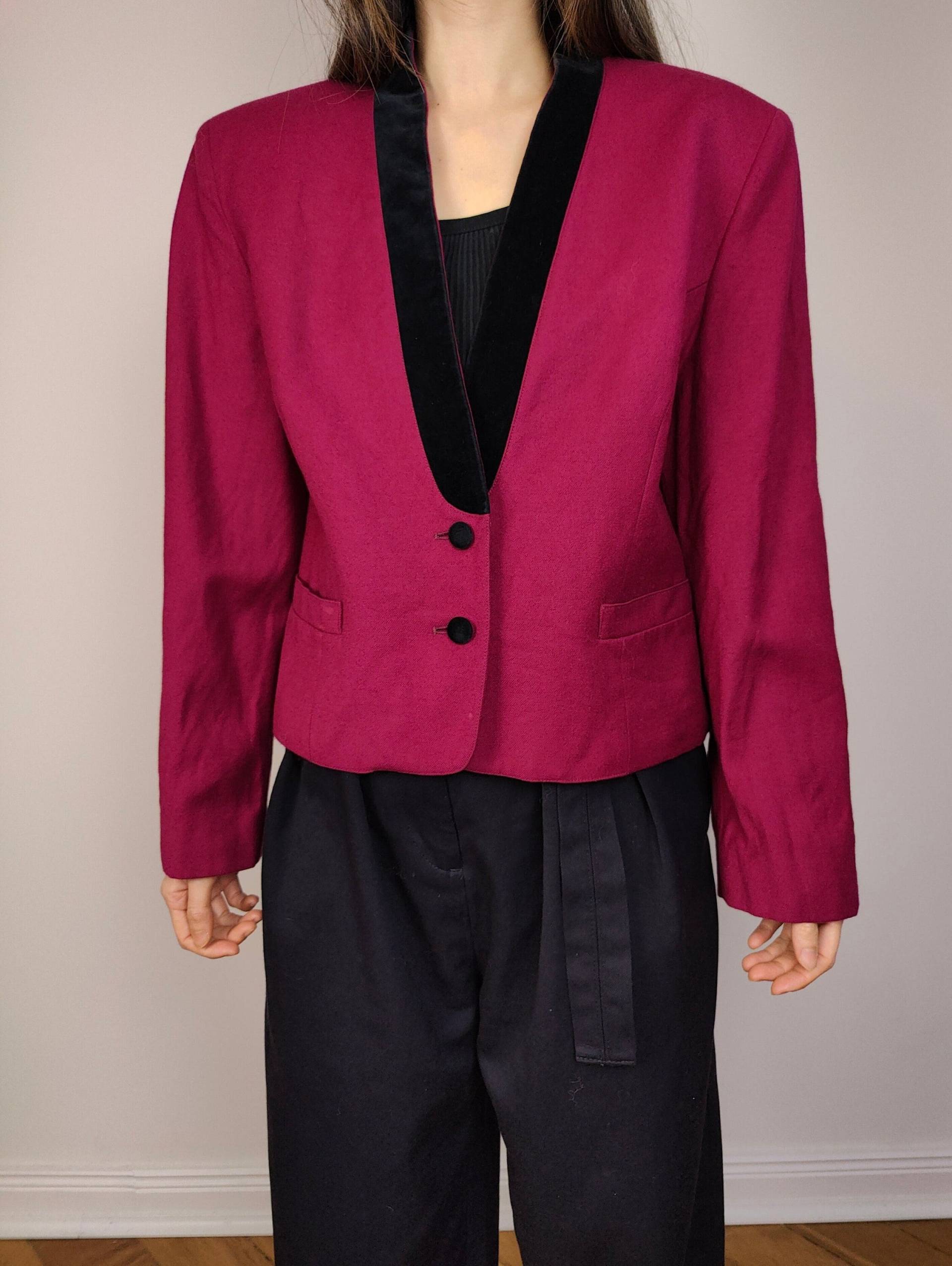 Die Wolle Pink Magenta Kurze Blazer Jacke | Vintage 80Er Jahre Reine Schurwolle Samtkragen Crop Made in Italy M von TheVintageTakeaway