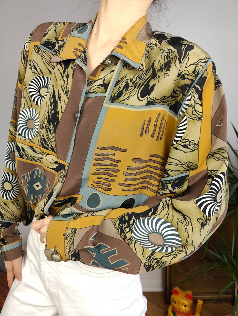 Vintage Bluse Braun Gelb Schwarz Weiß Geo Art Print Muster Langarm Knöpfbar Sara Damen 36 Gr von TheVintageTakeaway