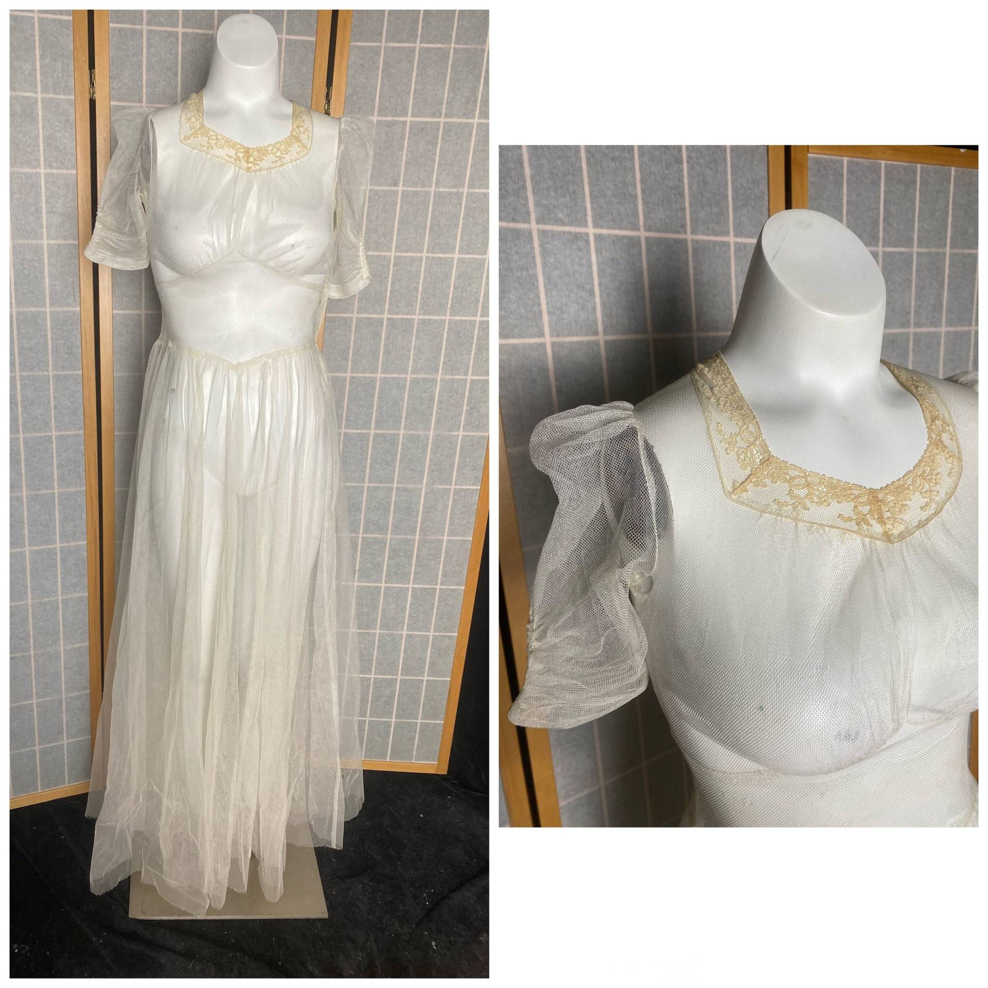 Vintage 1930Er Weißes Netzkleid Mit Flüssigem Satin Schlupf, Größe Xxs von TheVintageVenusShop