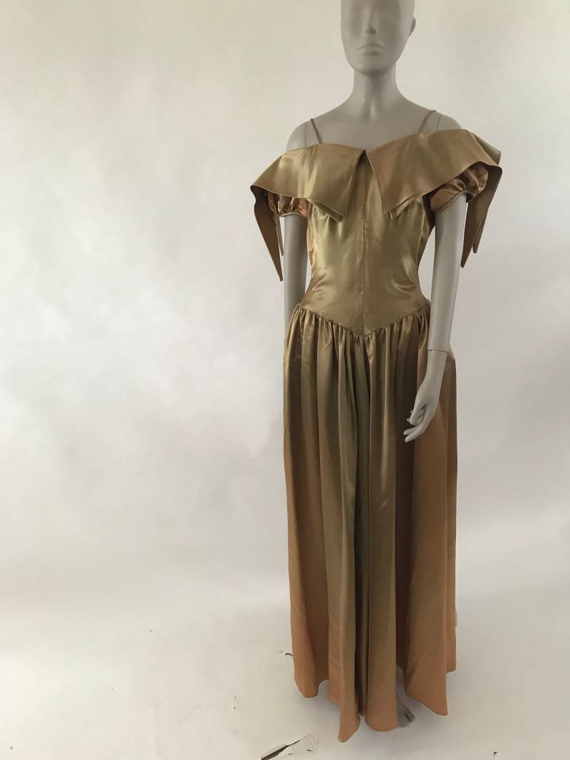 Vintage 1940 Wunderschöne Goldene Satin Kleid Büste Trubel, Größe Xs von TheVintageVenusShop