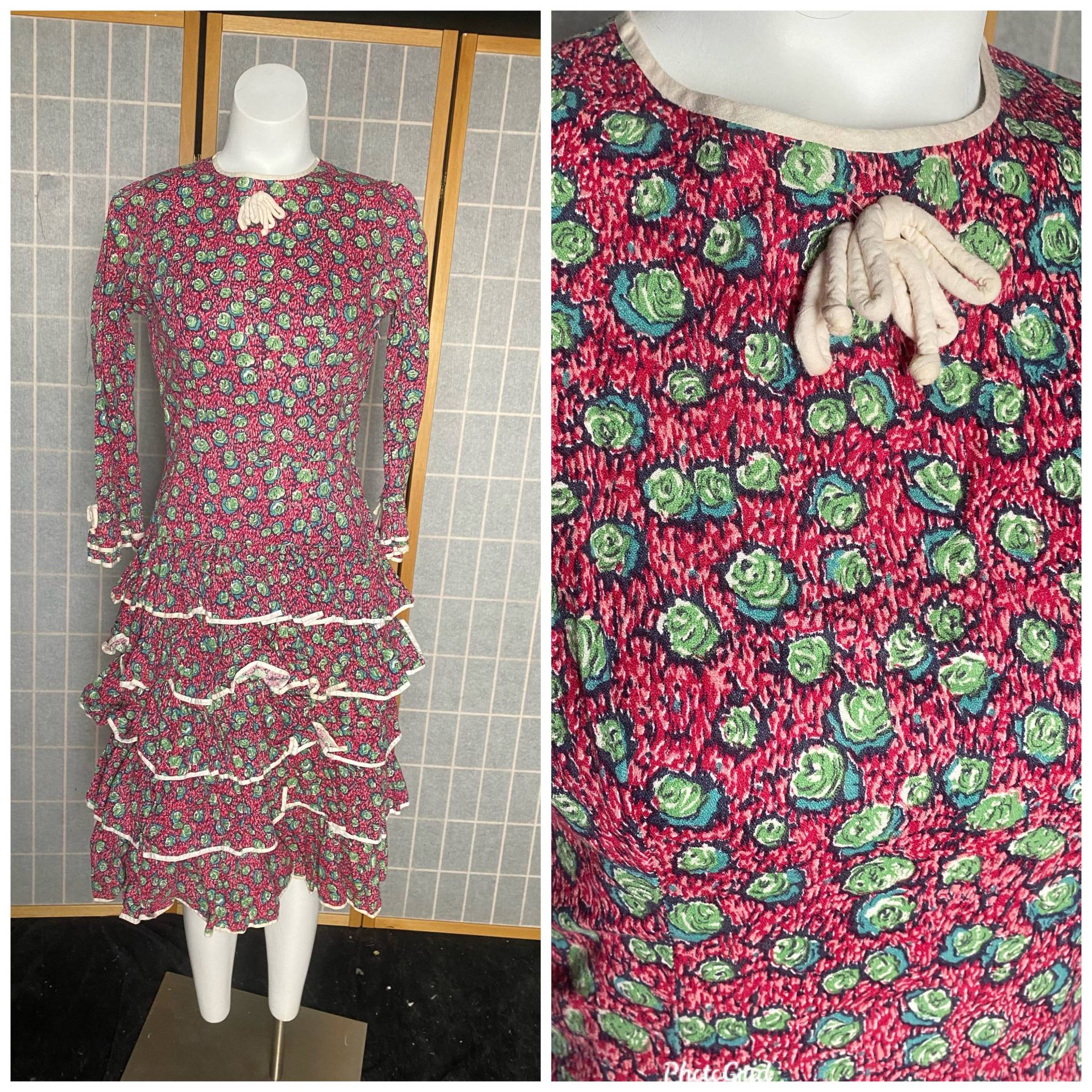 Vintage 1940Er Rosa, Rot Und Grün Rosen Kleid Mit Rüschen, Größe Xxs von TheVintageVenusShop