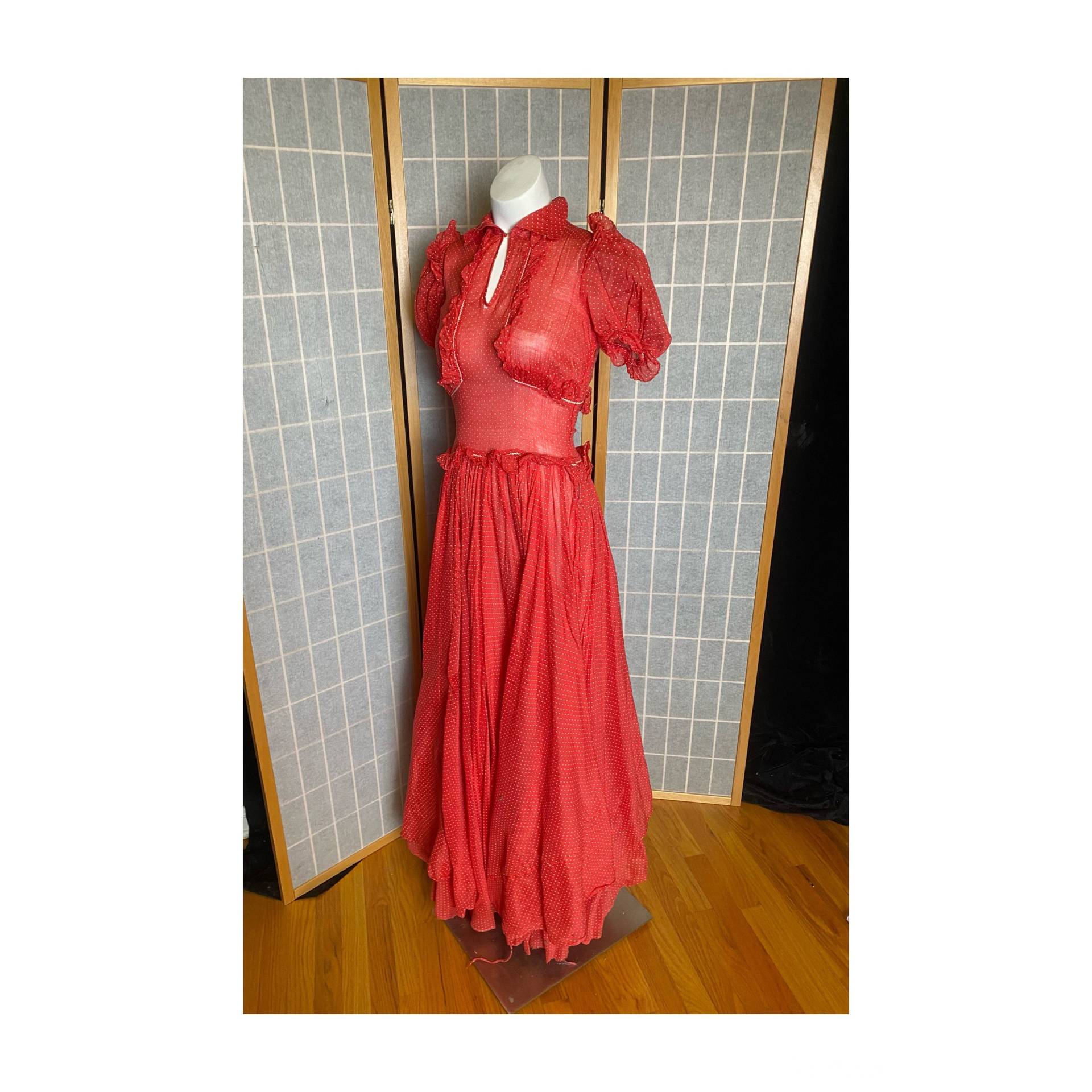 Vintage 1940Er Rot-Weißes Schweizer Pünktchenkleid Mit Rüschen, Größe Xs von TheVintageVenusShop