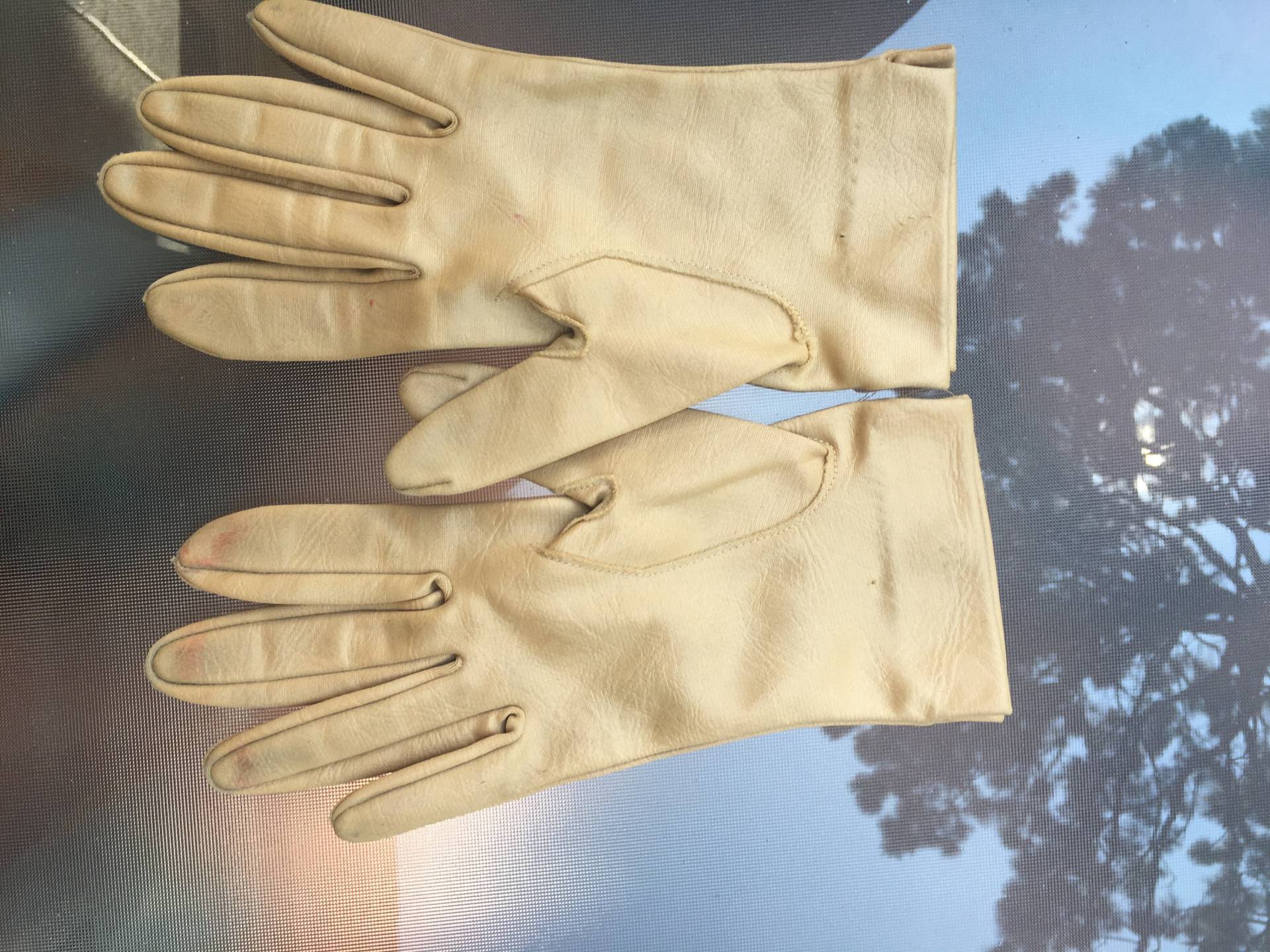 Vintage 1960Er Tan Mercerized Stoff Handschuhe von TheVintageVenusShop