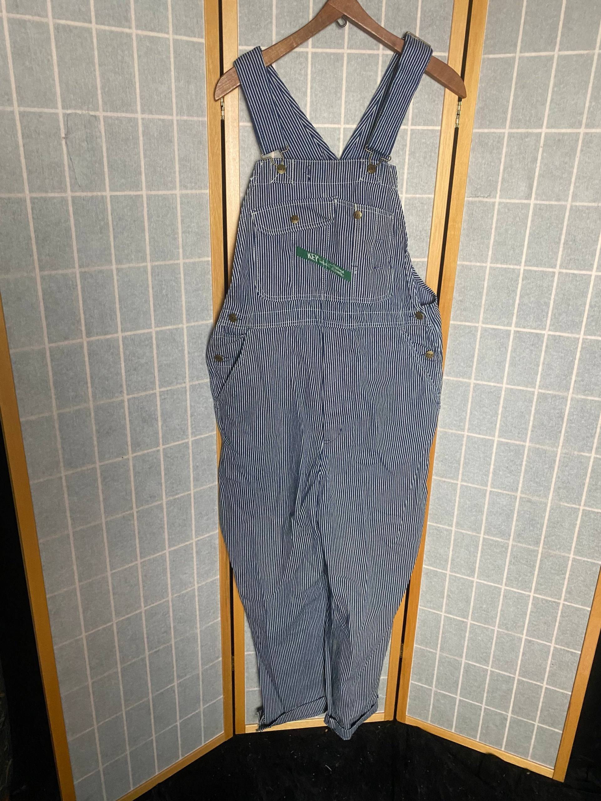 Vintage 1990Er Blau-Weiß Hickory Gestreifter Schlüssel Imperial Lätzchen Overalls, Größe 38x30 von TheVintageVenusShop