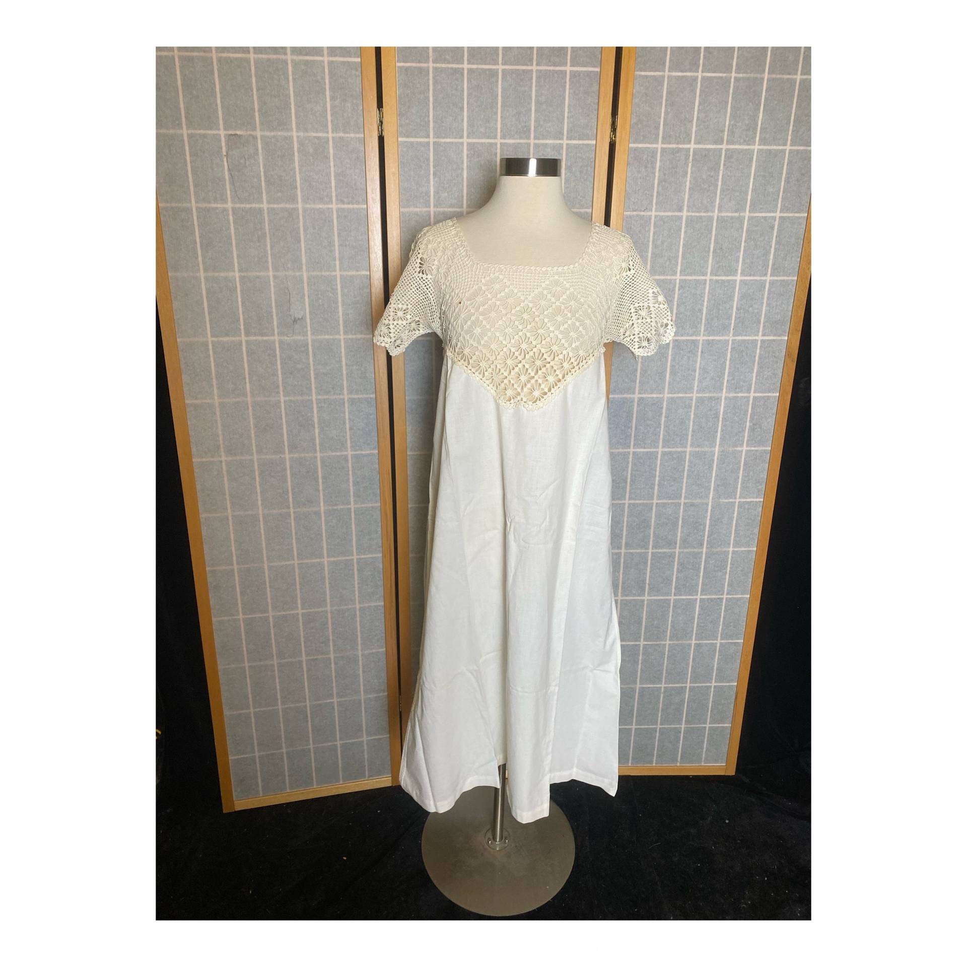 Vintage Antik 1900Er Jahre Weiße Baumwolle Und Gehäkeltes Nachthemd, Größe Medium von TheVintageVenusShop