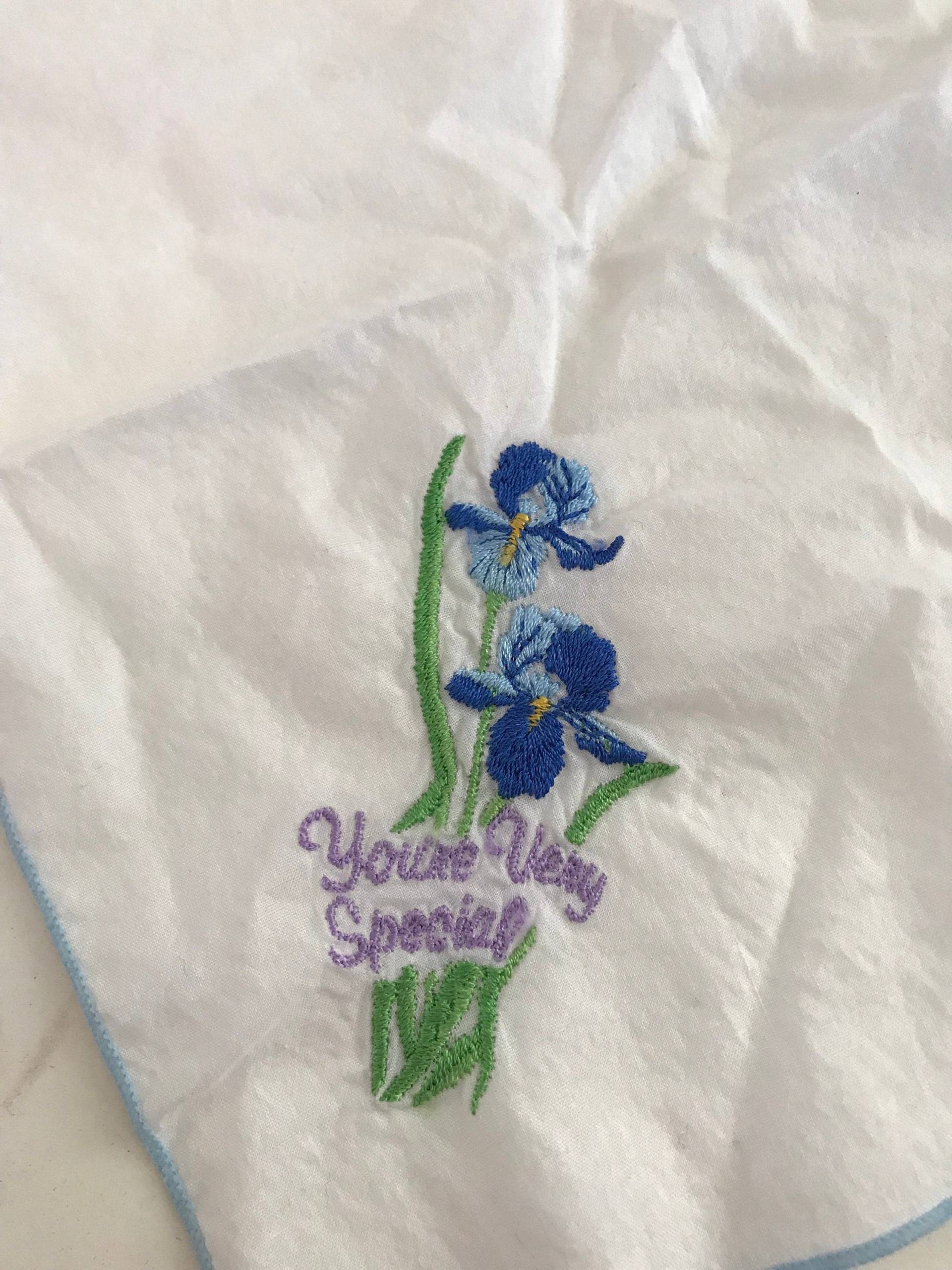 Vintage Bestickt Narzissen Taschentuch Lesen Sie Sind Sehr Spezielle Blau Grün Lila Weiß von TheVintageVenusShop