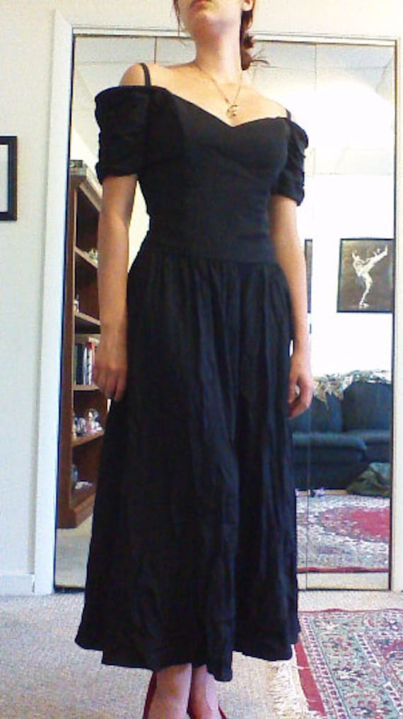 Vintage 80Er Jahre Schwarz Von Der Schulter Abendkleid Kleine Vintage 80Er Jahre Schwarz Von Der Schulter Abendkleid Kleine von TheVintageYinzer
