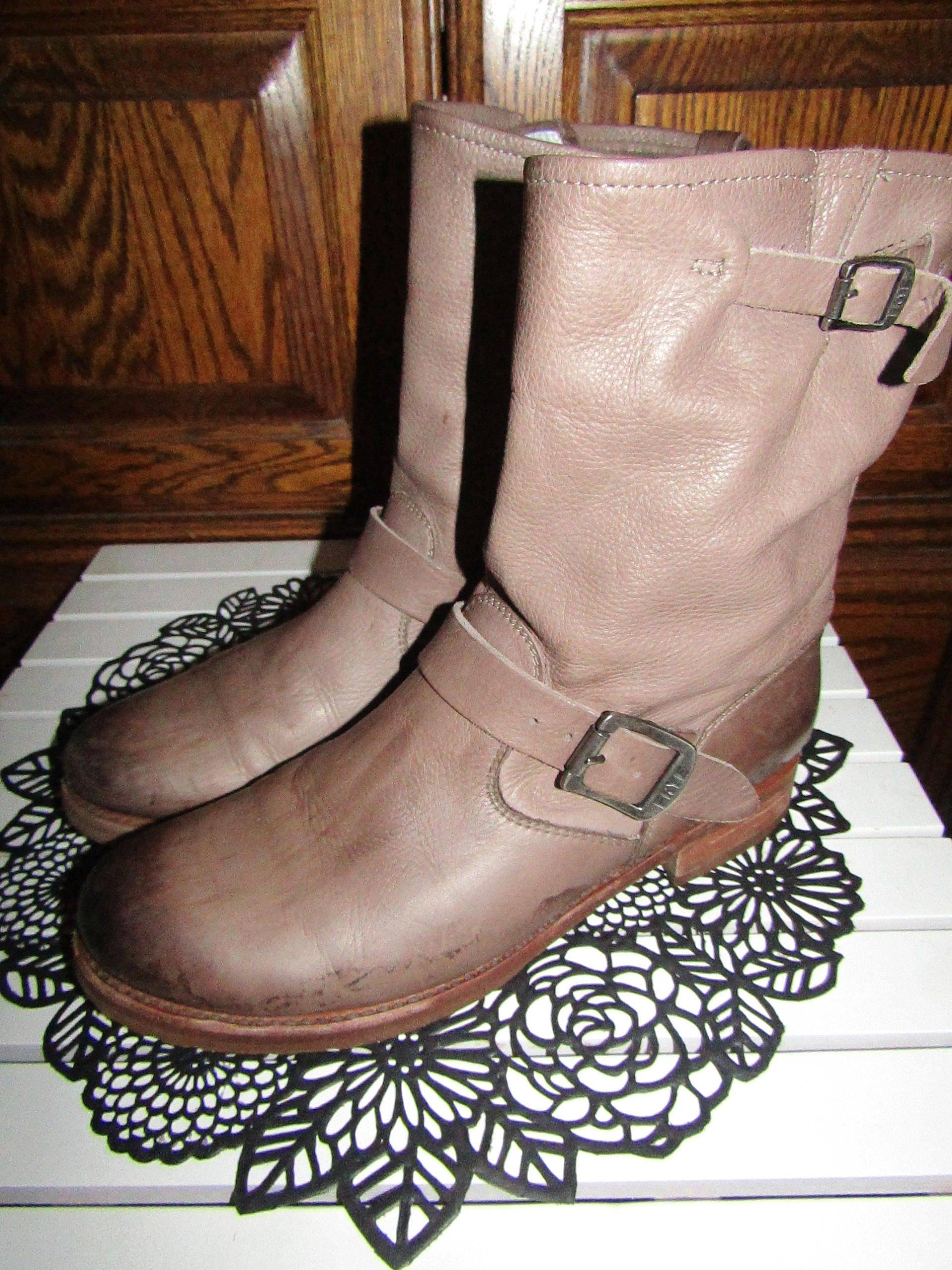 Frye ~ Boots Engineer Style Garment Leder Taupe Abgenutzt Vintage Recycled Frauen-Größe 55 Med von TheVintagemints