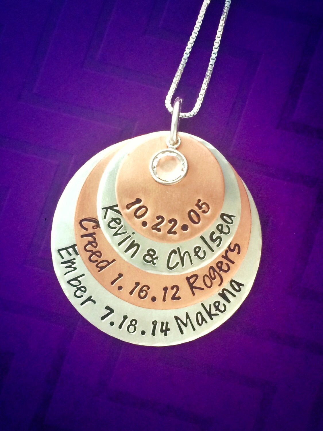Personalisierte Familie Geburtstag Halskette Hand Gestempelt Kupfer & Sterling Silber Personalisierte Familie Geburtstag Halskette Hand Gestempelt Kupfer & Sterling Silber von TheWagTaggery