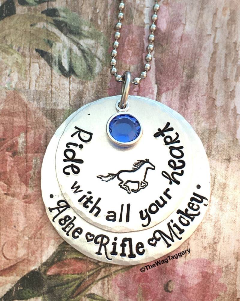 Handgestempelte Pferde Name Halskette Personalisiertes Andenken Geschenk von TheWagTaggery