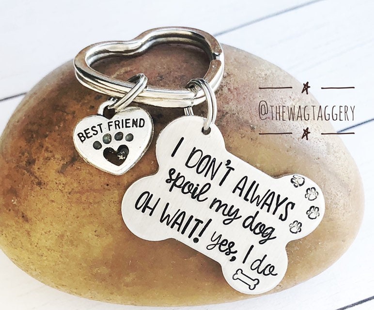 Hand Gestempelt Hundeknochen Schlüsselanhänger Pfote Herz Anhänger, Geschenk Für Hundeliebhaber Hand Gestempelt Hundeknochen Schlüsselanhänger Pfote Herz Anhänger, Geschenk Für Hundeliebhaber von TheWagTaggery