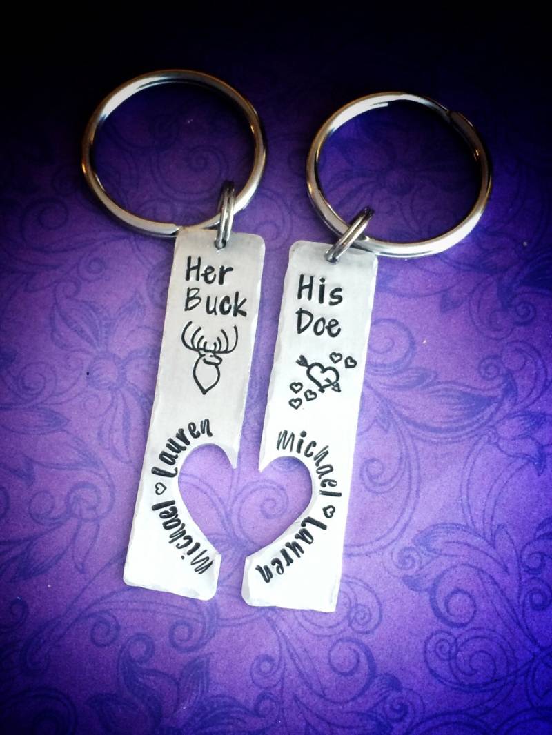 Handgestempeltes Paare Schlüsselanhänger Set Personalisiertes Jagdgeschenk Handgestempeltes Paare Schlüsselanhänger Set Personalisiertes Jagdgeschenk von TheWagTaggery