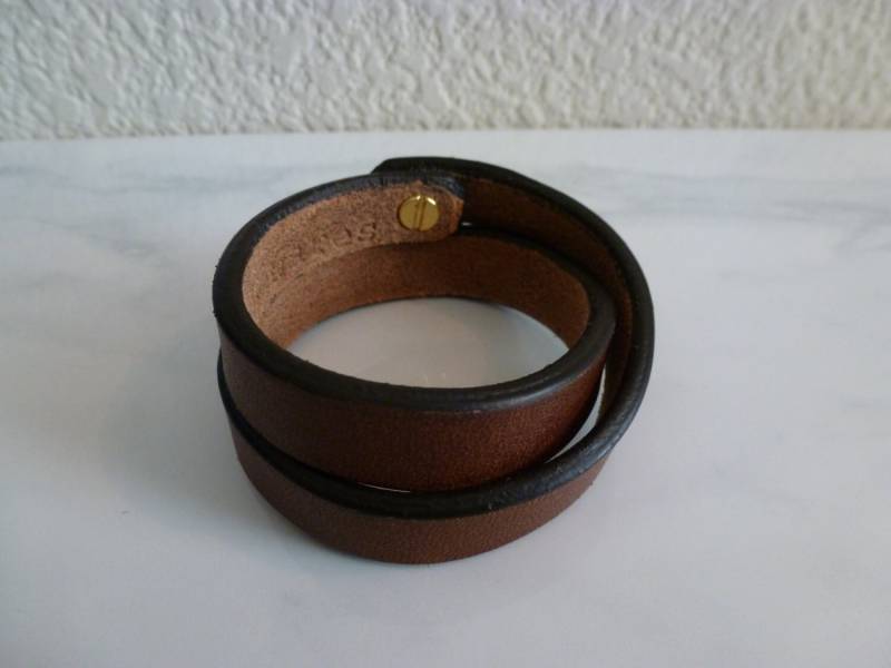 Kiesel-Grain Double-Wrap Armband Mit Kontrast Bekantung - Cognac-Farbe von TheWares