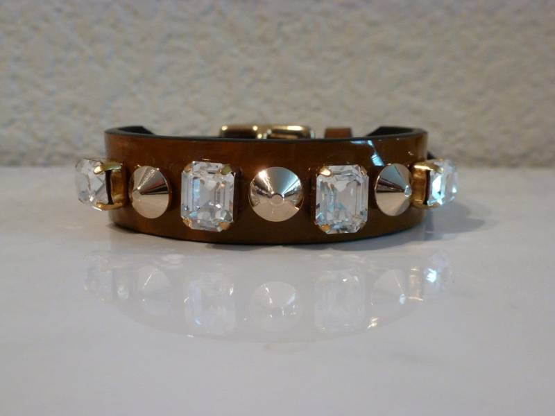 Swarovski Kristall Und Cone Spike Armband - Dunkle Senf Lackleder von TheWares