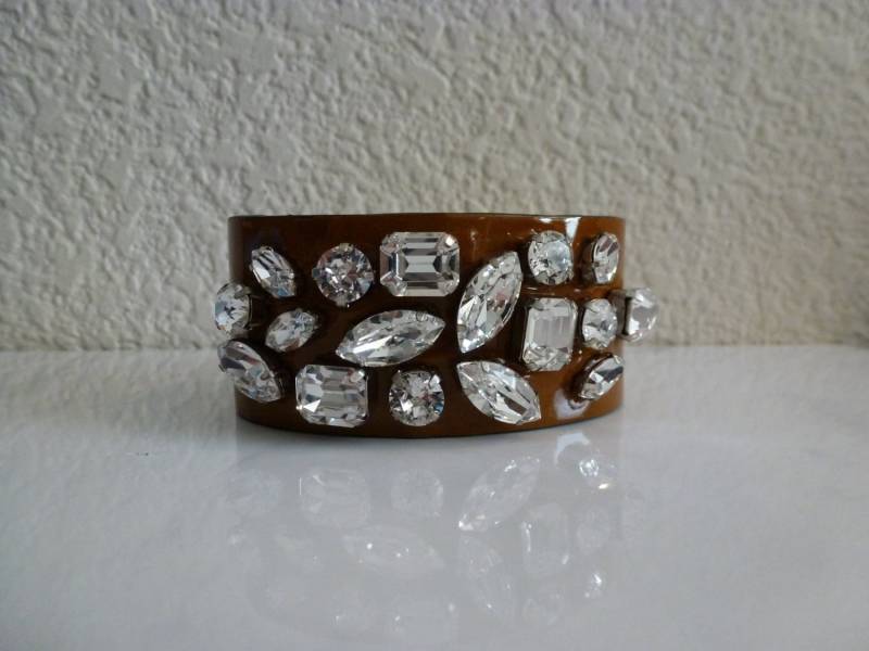Vereinzelte Crystal Patent Leder-Armband - Dunkle Farbe Senf von TheWares