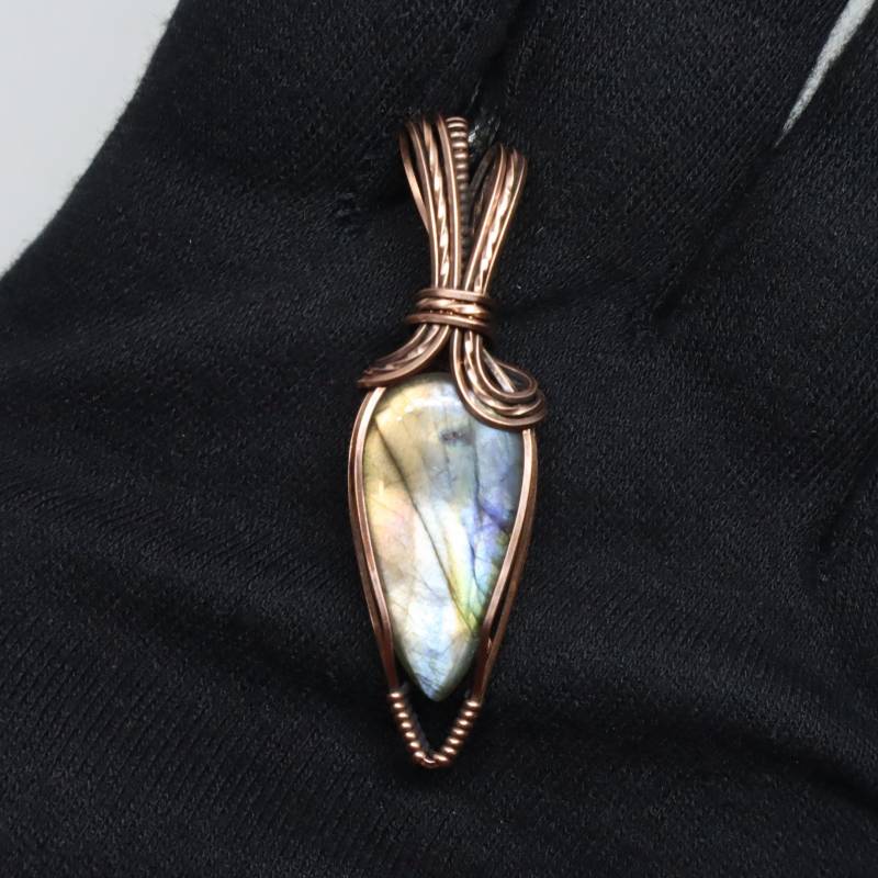 Auffälliger Silber Und Orange Labradorit Tropfen Anhänger in Oxidiertem Reinem Kupfer von TheWeaselMoonShop