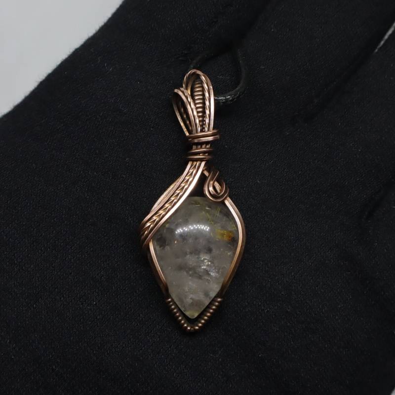 Goldener Rutilquarz Tropfen Anhänger in Oxidiertem Reinem Kupfer von TheWeaselMoonShop