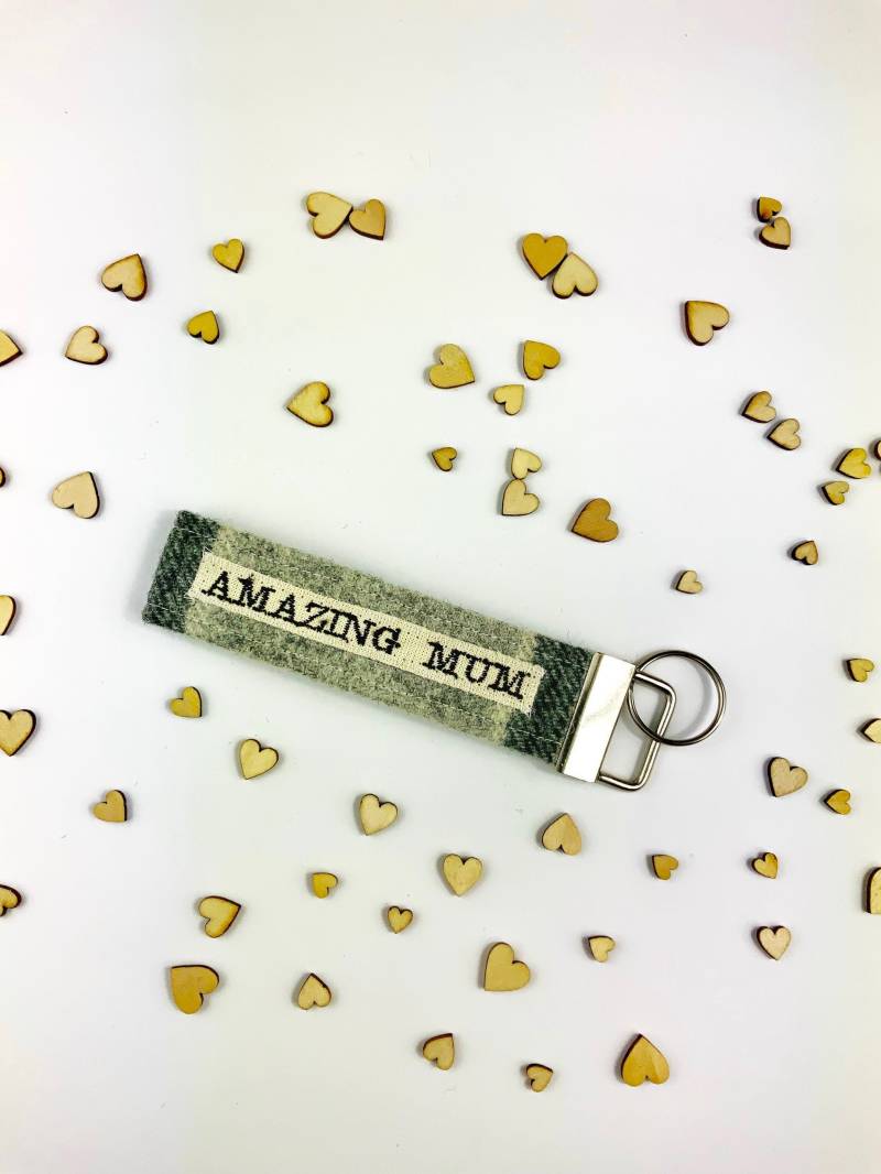 Erstaunliche Mama Keyfob - Geschenk Für Schlüsselanhänger Tweed Muttertag Mutter Neue von TheWeeLoft