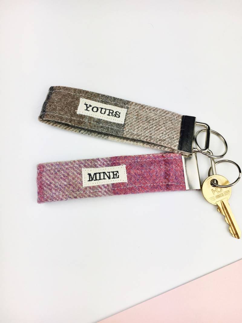 Ihr & Mir Tweed Armband Schlüsselanhänger - Paar Neues Haus Geschenk Für Wolle Jubiläum Mann Jahrestag Frau von TheWeeLoft