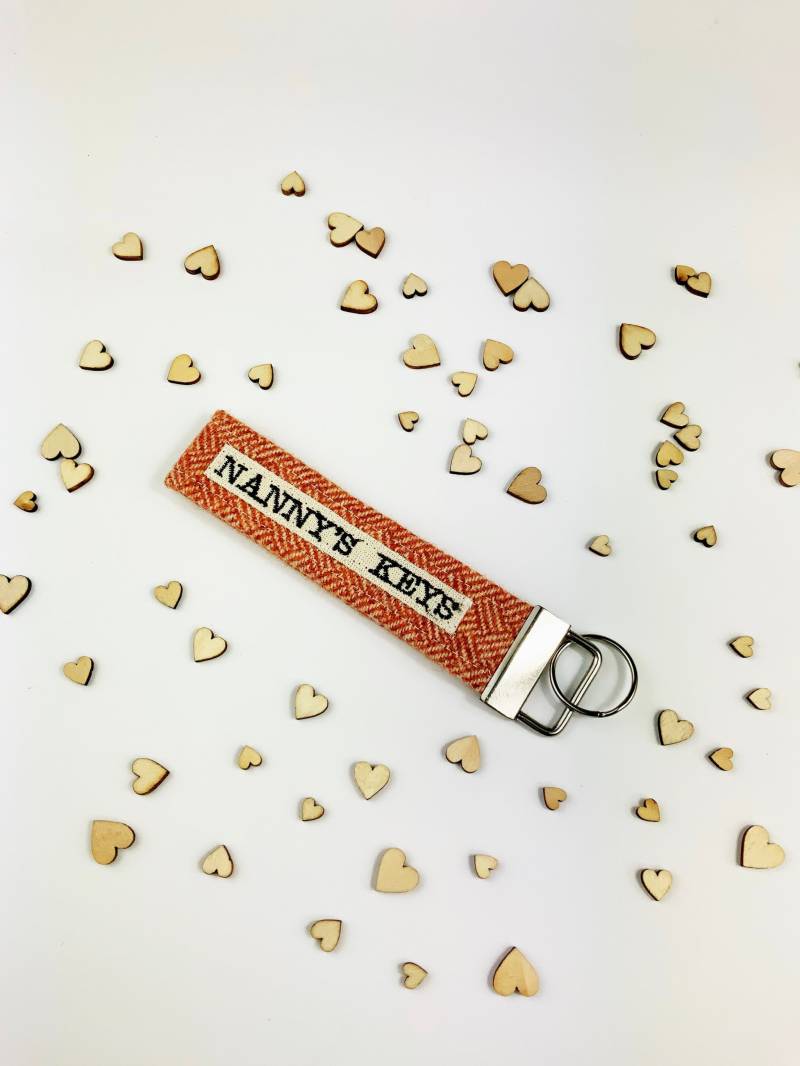 Kindermädchen Der Schlüssel Schlüsselanhänger - Nanny Geschenk Für Großmutter Schlüsselbund Tweed Muttertag Tweed-Schlüsselanhänger von TheWeeLoft
