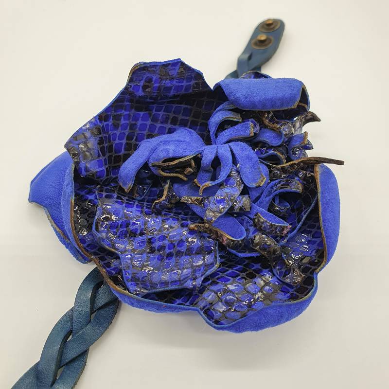 Leder Blume Blau Armband Boho Style Schlangendruck von TheWhiteEcho