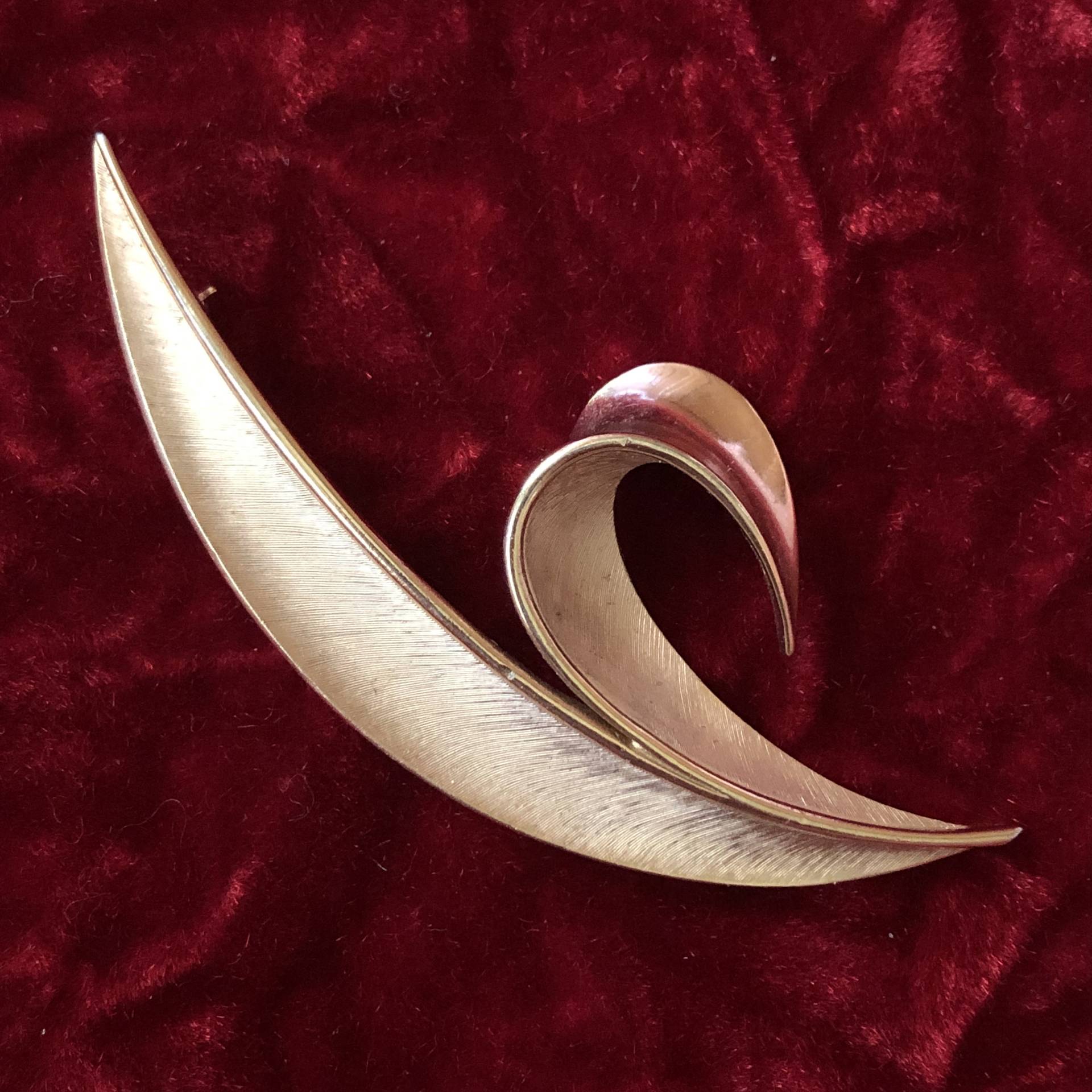 Große Mid-Century Signierte Trifari Gold-Ton Abstrakte Brosche - Krone Trifari Statement Pin von TheWickedGarden