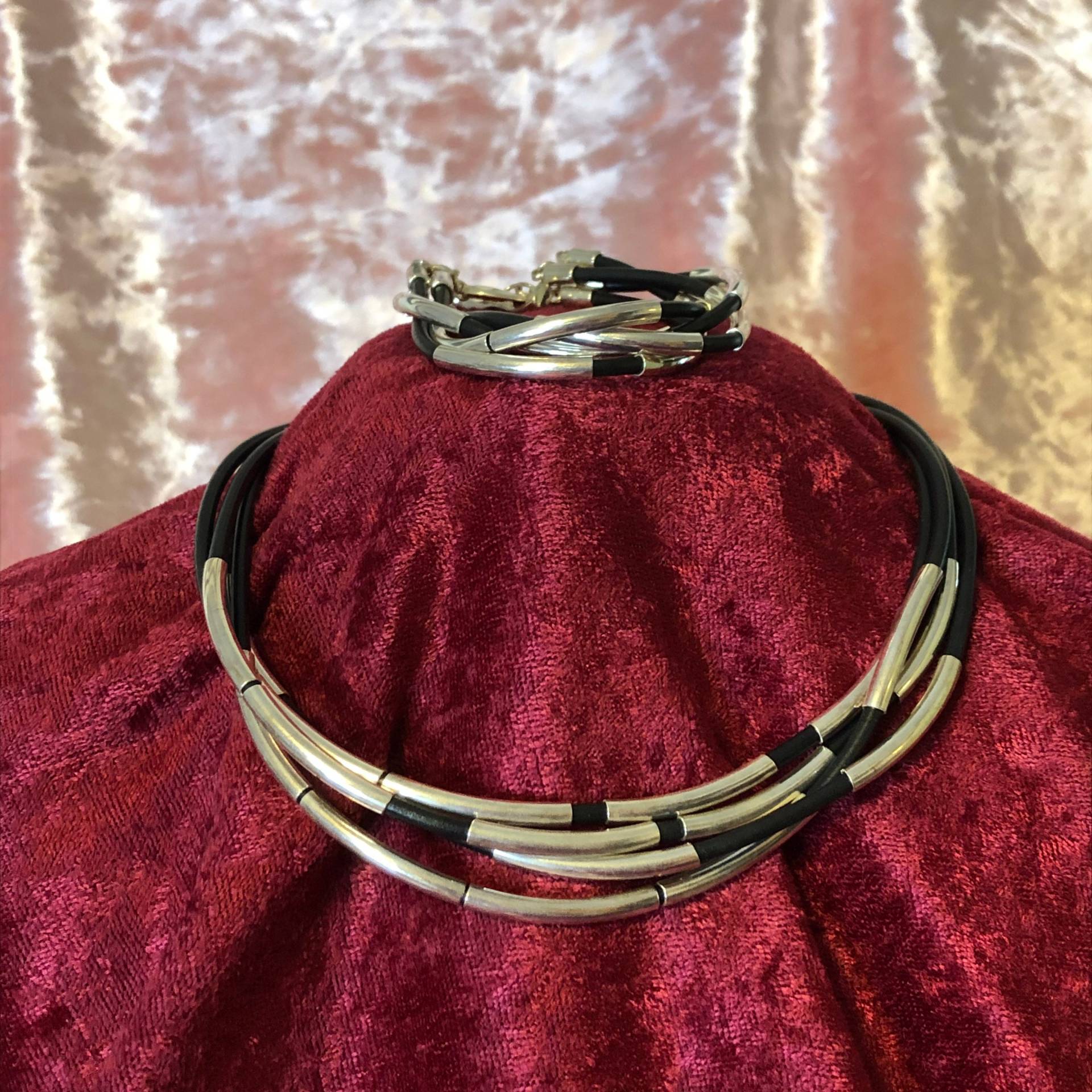 Moderne Multi-Strang Sterling Und Leder Knebelverschluss Halskette Armband Set - Mod von TheWickedGarden