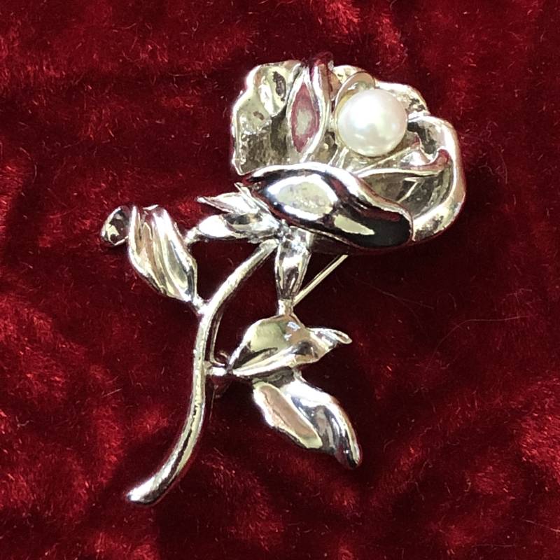 Vintage 1950Er Goldfarbene Rose Brosche Mit Kunstperlen Akzent von TheWickedGarden