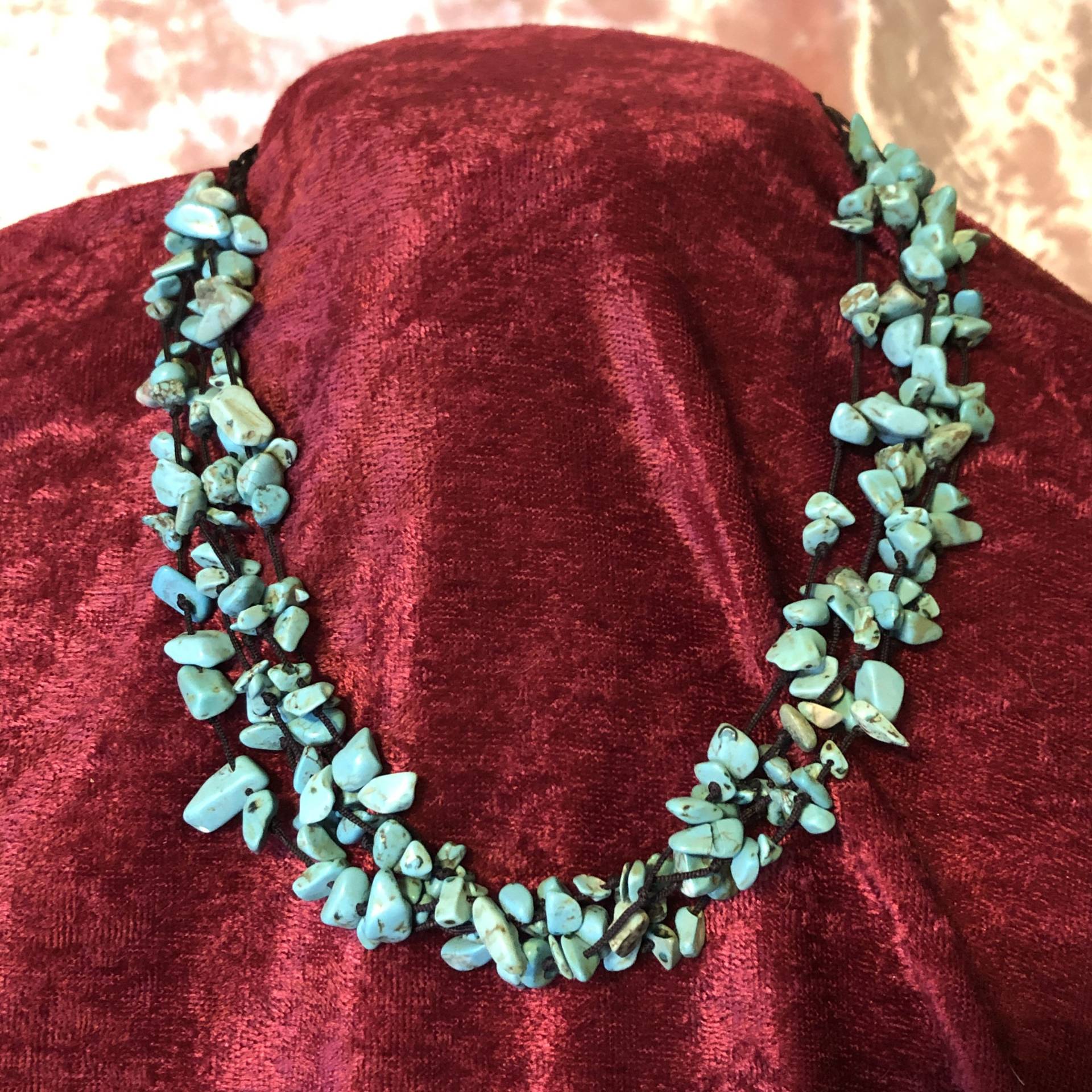 Vintage 5-Strangige Türkis Chip Halskette - Individuell Geknüpfter Southwest Gefärbter Howlith Stein von TheWickedGarden