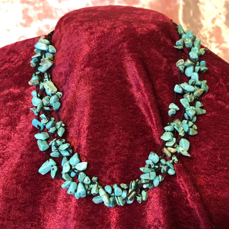 Vintage 5-Strangige Türkis Chip Halskette - Individuell Geknüpfter Southwest Gefärbter Howlith Stein von TheWickedGarden