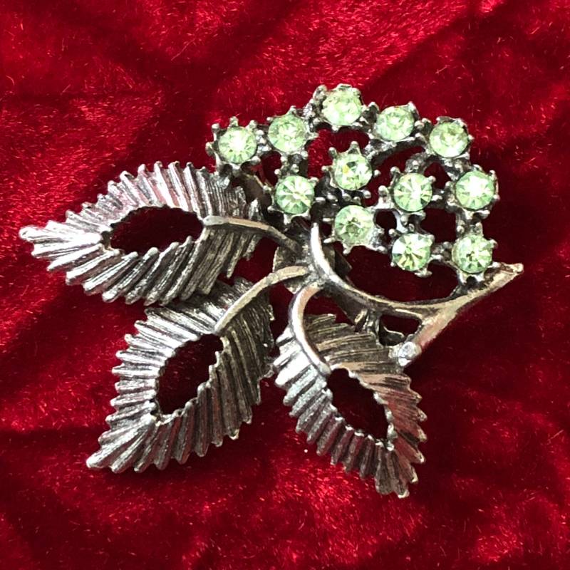 Vintage Antik Bronze Hortensie Brosche - Strass Blumen Zinn-Ton Pin von TheWickedGarden