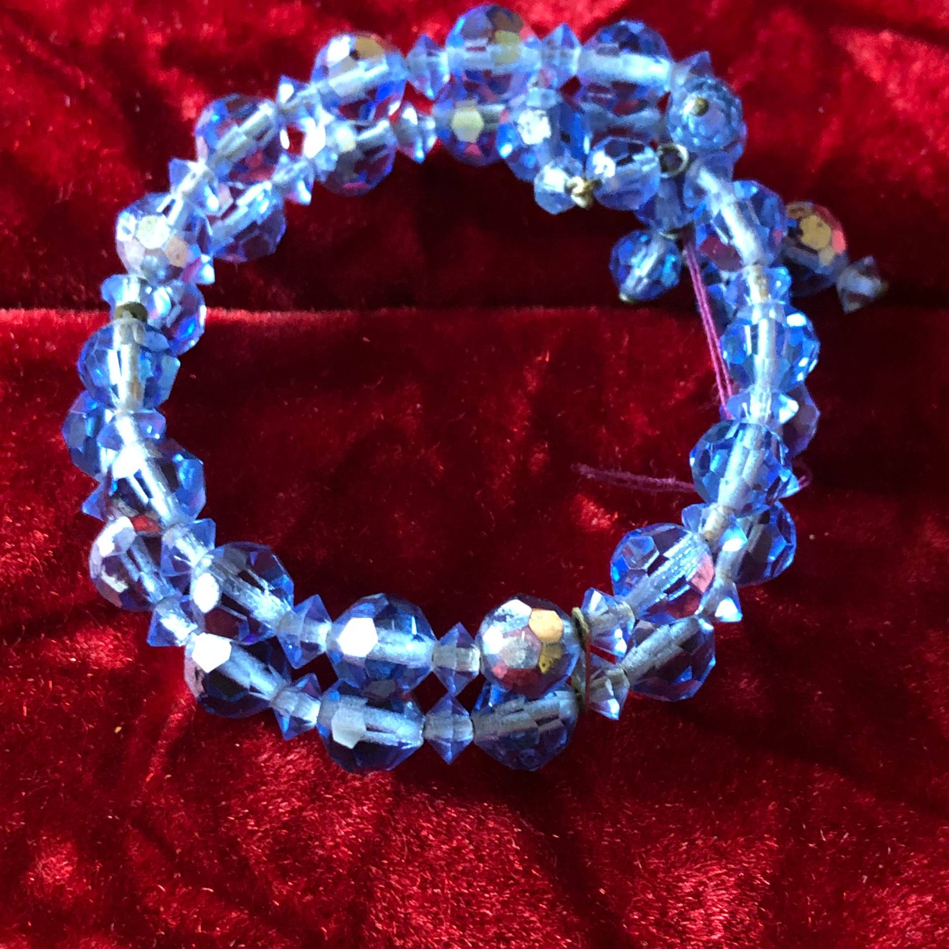 Vintage Blau Aurora Borealis Federdraht Kristall Armband - Irisierende Glas Memory Wire von TheWickedGarden