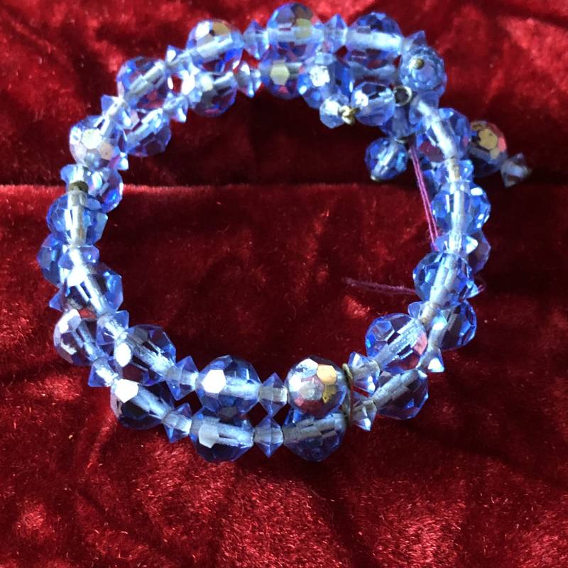 Vintage Blau Aurora Borealis Federdraht Kristall Armband - Irisierende Glas Memory Wire von TheWickedGarden