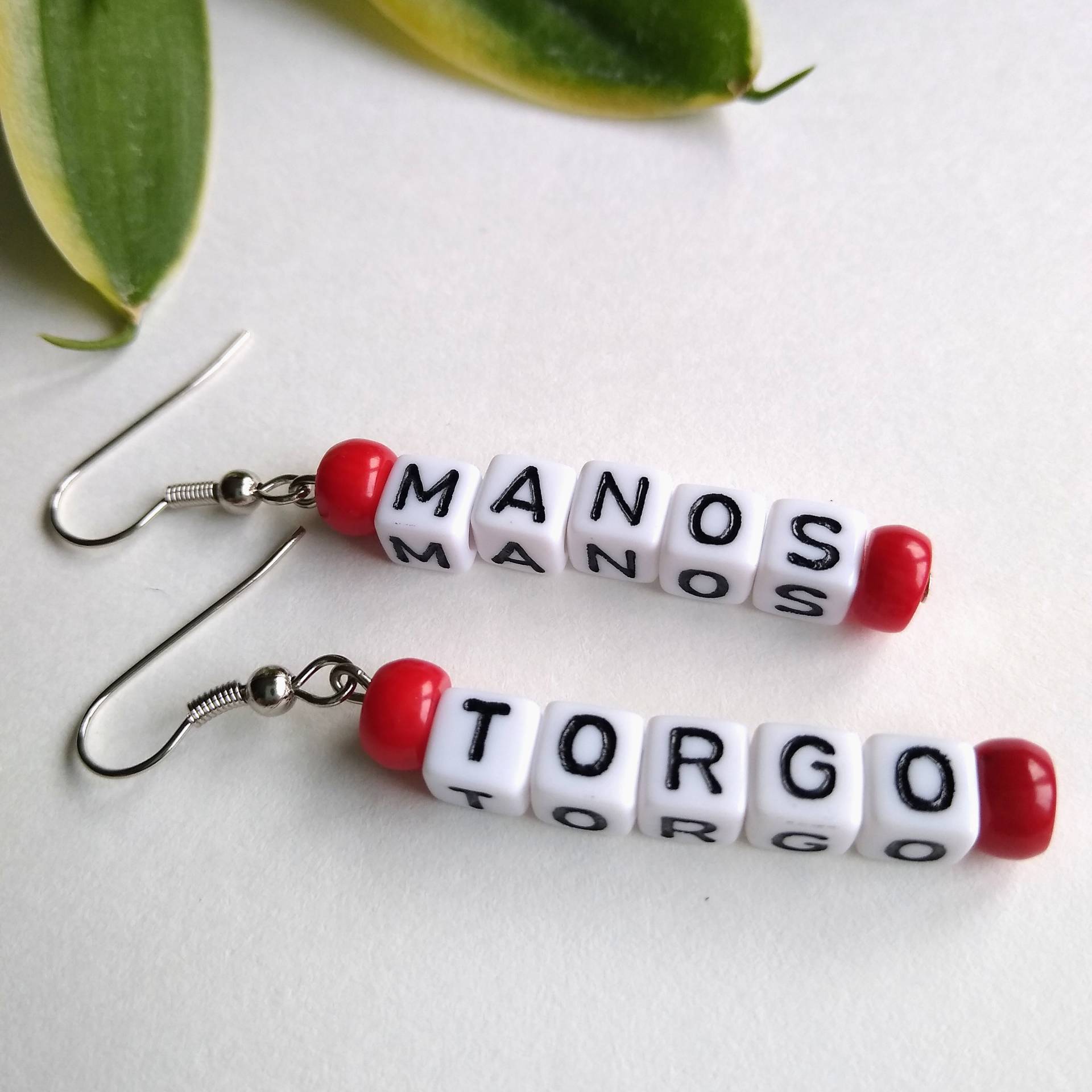 Manos & Torgo Buchstaben Perlen Ohrringe, Mst3K Mystery Science Theater 3000 Ohrringe Manos & Torgo Buchstaben Perlen Ohrringe, Mst3K Mystery Science Theater 3000 Ohrringe von TheWildEarring