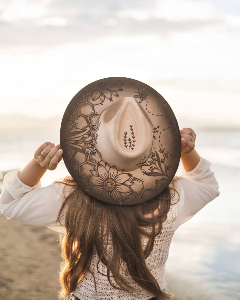 Handgebrannter Woll-Fedora, Herbst-Breite Krempe Honeybee Ombré Cowboy-Hut von TheWildFigShop