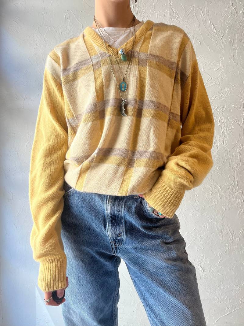 70Er Jahre "Mark Scot' Gelber Acryl Strickpullover Mit V-Ausschnitt/Union Made Large von TheWildHoneyShop