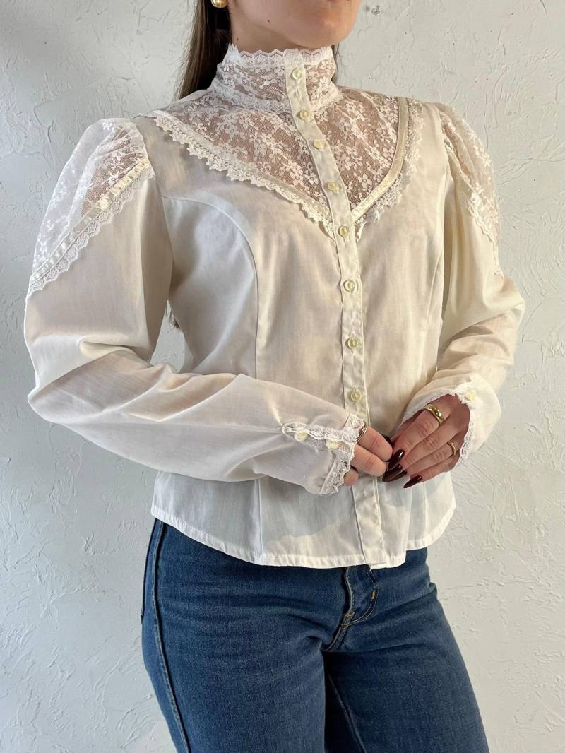 70S "Jessica Gunnies' Cremeweiße Spitzenbluse/Small von TheWildHoneyShop